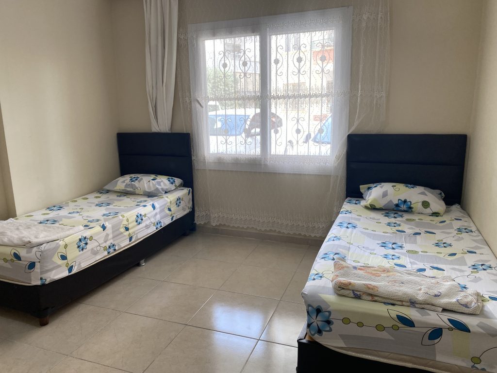 KALE SİTESİNDE DENİZ MANZARALI 1+1